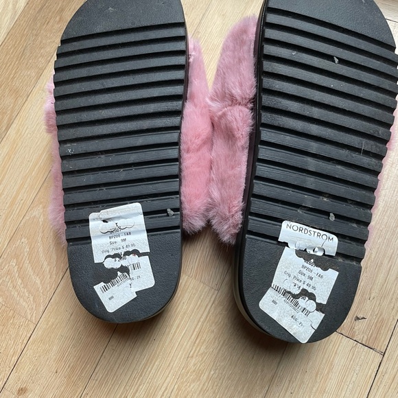 Pink BP SLIPPERS - Picture 2 of 3